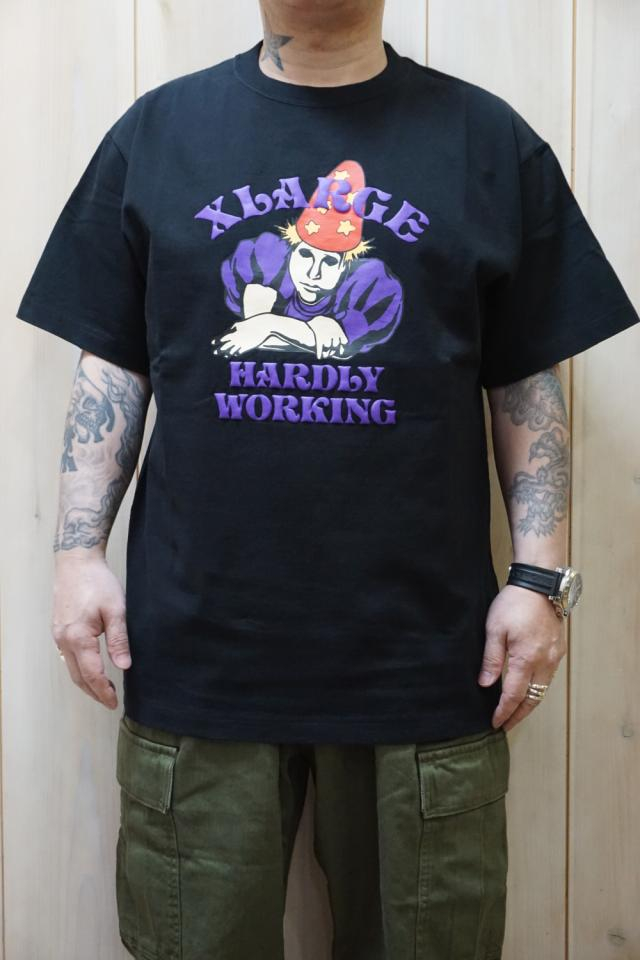 XLARGE エクストララージ 101222011003 HARDLY WORKING S/S TEE XLARGE ショートスリーブTシャツ BLACK 正規通販 メンズ レディース