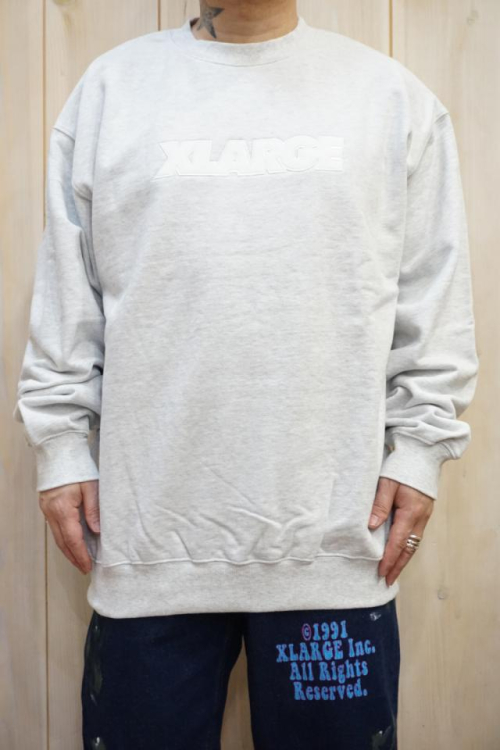 XLARGE 101224012011 STANDARD LOGO CREWNECK SWEAT XLARGE クルーネックスウェット ASH 正規通販 メンズ レディース