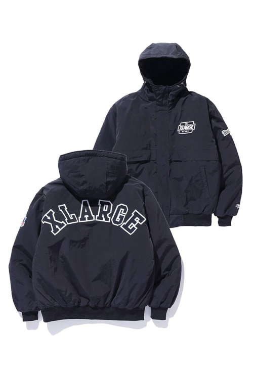 【くれまぐエア】エクストララージ アーチロゴナイロンパファージャケット　黒　M XLARGE / エクストララージ [アウター] /モロトフカクテル