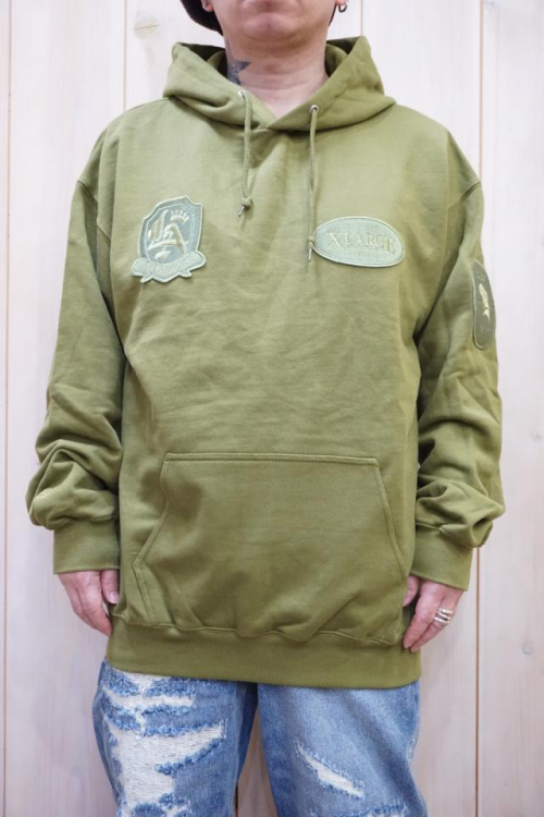 XLARGE 101224012012 EMBLEM PATCHED PULLOVER HOODED SWEAT XLARGE パーカー OLIVE 正規通販 メンズ レディース