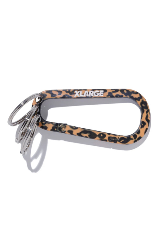 XLARGE エクストララージ 101261054008 STANDARD LOGO KEYRING CARABINER キーリングカラビナ BEIGE 正規通販 メンズ レディース