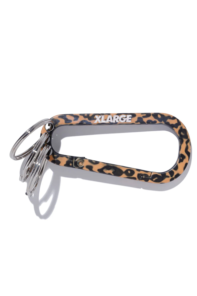 XLARGE エクストララージ 101261054008 STANDARD LOGO KEYRING CARABINER キーリングカラビナ BEIGE 正規通販 メンズ レディース