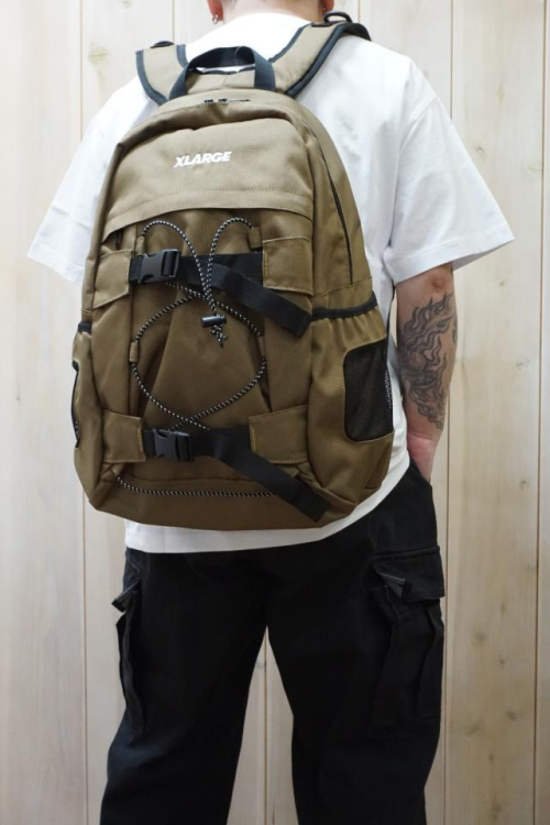 XLARGE エクストララージ 01193018 STANDARD LOGO TRUCK HOOK BACKPACK トラックフックバックパック BEIGE 正規通販 メンズ レディース